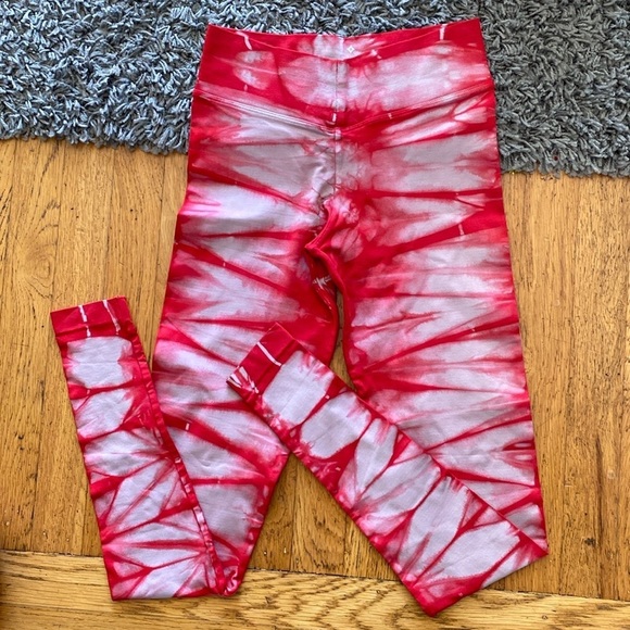 NUX Red and White Tie Dye Seamless Leggings Size Small - Picture 1 of 9